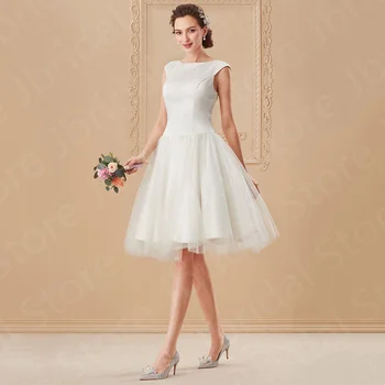2023 חדש נפלא קצרה שמלות חתונה לבנה כובע שרוולים שמלות כלה באורך הברך שמלות כלה צוואר עגול רוכסן חזרה על מכירה