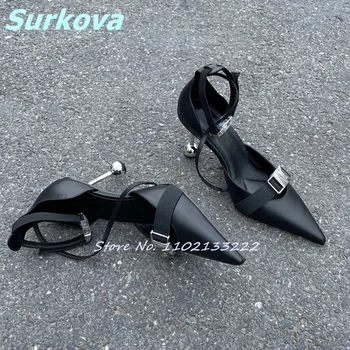 החדש נשים סנדלים אבזם מתכת מחודדות מוזר סגנון עקבים שחור עור נעלי אופנה סקסי קיץ נעלי נשים