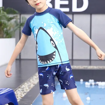 ילד קטן כריש חליפת בגד ים בגד ים עם כובע השמש בגדי גלישה חליפת תינוק ילדים קרם הגנה חוף ים כריש תינוק בגדי ים