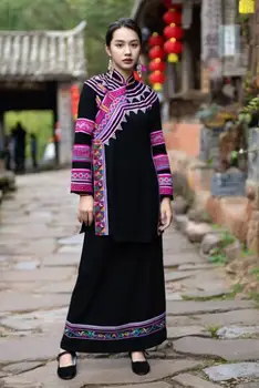 נשים Lahu אנשים רקמה בסגנון אתני פשתן טהור בינוני ארוך חולצה חליפה ביונאן, סין